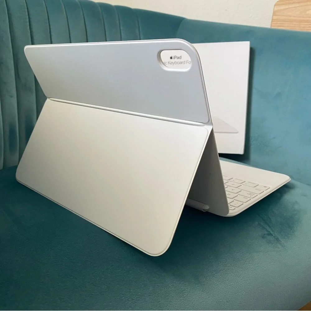 Apple iPad Magic Keyboard Folio - 10th generation